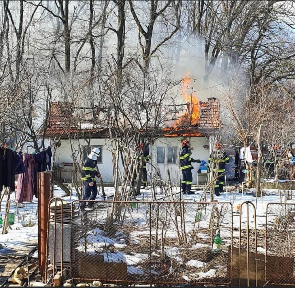 Incendiu la o anexă din comuna Bârnova – GALERIE FOTO
