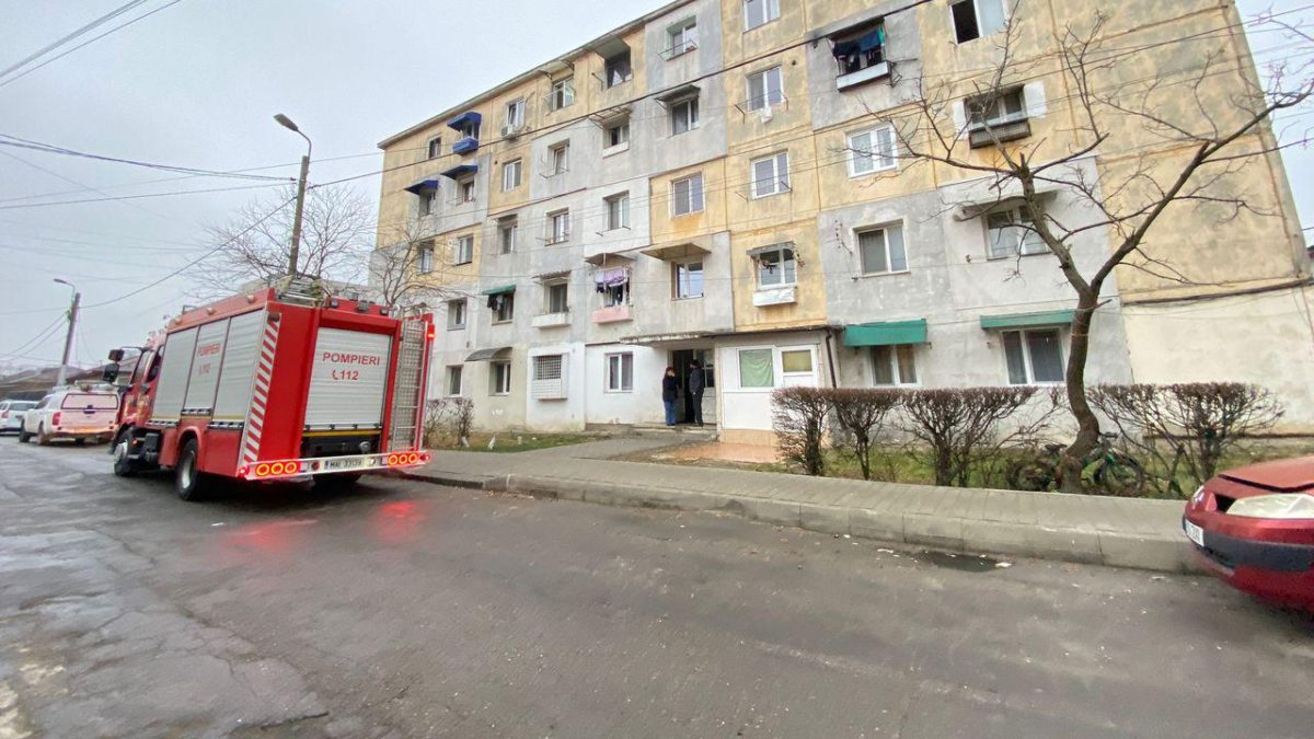 Incendiu într-un bloc din municipiul Iași! Pompierii intervin de urgență