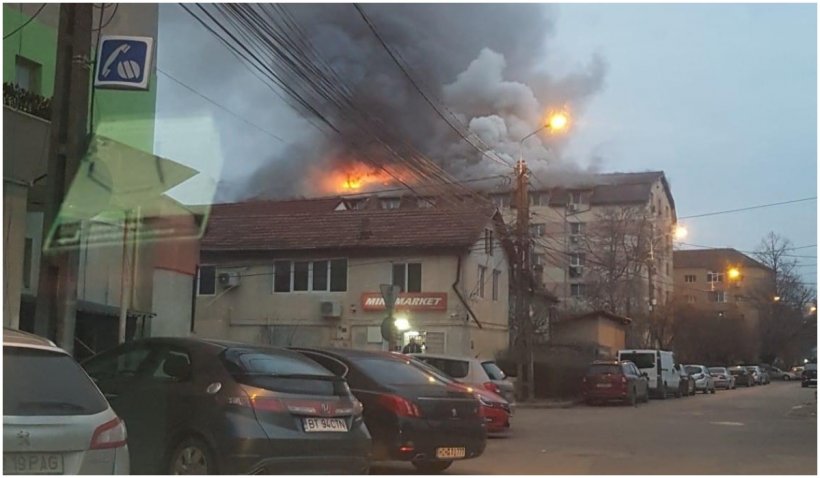 Incendiu puternic în cadrul unei mansarde a unui bloc din Timişoara
