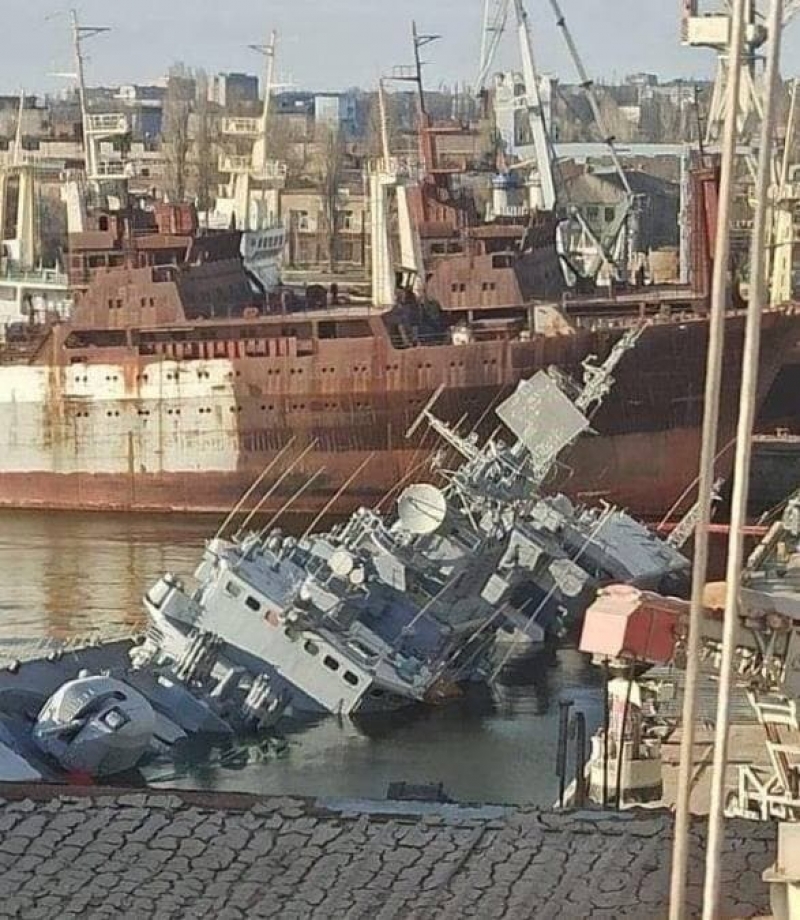 Ca să nu ajungă pe mâna forţelor armatei ruse, nava amiral a Marinei Ucrainene a fost scufundată
