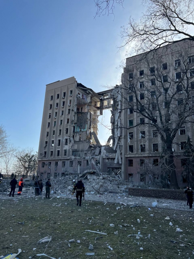 Armata rusă a distrus clădirea administrației regionale din Mykolaiv – VIDEO