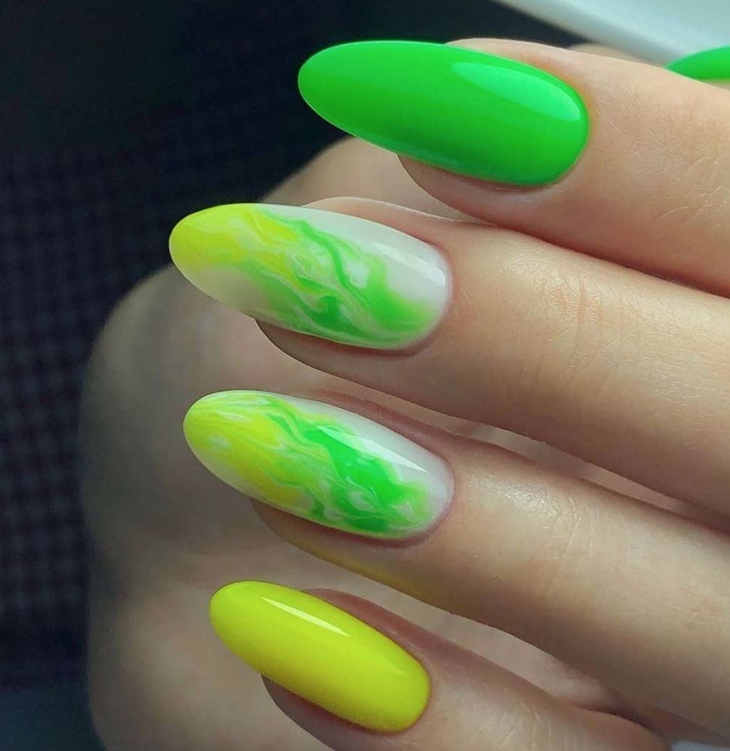 yesterday School teacher Ripe Modele unghii cu gel verde neon: O nouă tendință pentru manichiura lungă și  scurtă