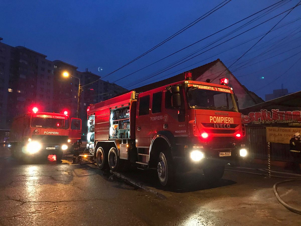 Incendiu de vegetație uscată în municipiul Iași. Intervine o autospecială pentru stingerea flăcărilor – EXCLUSIV