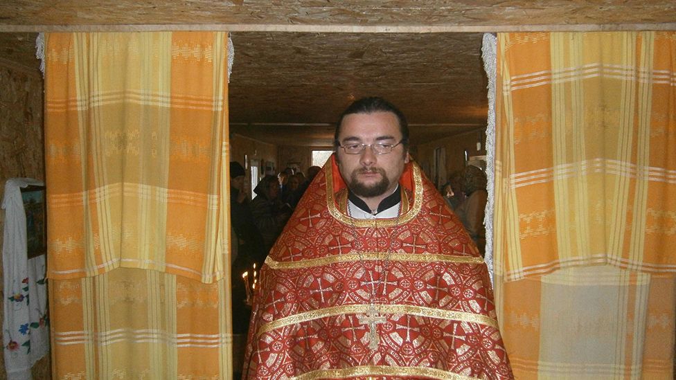 Un preot din Ucraina ar fi fost împuşcat la un punct de control – FOTO