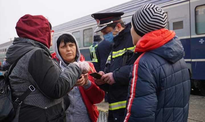 Un nou tren plin de refugiați din Ucraina a ajuns la Iași – FOTO