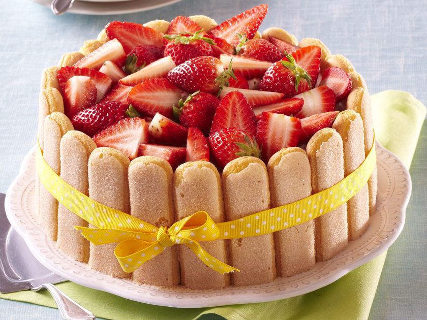 Tort din pișcoturi, un desert irezistibil. Rețeta simplă și rapidă pentru un tort delicios