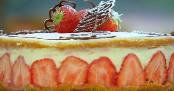 Tort Fraisier – Cum se pregătește tortul franțuzesc cu căpșuni