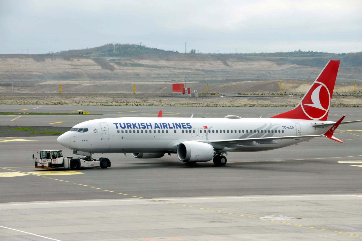 Avioanele de luptă românești au escortat o aeronavă Turkish Airlines, în urma unei alerte cu bombă