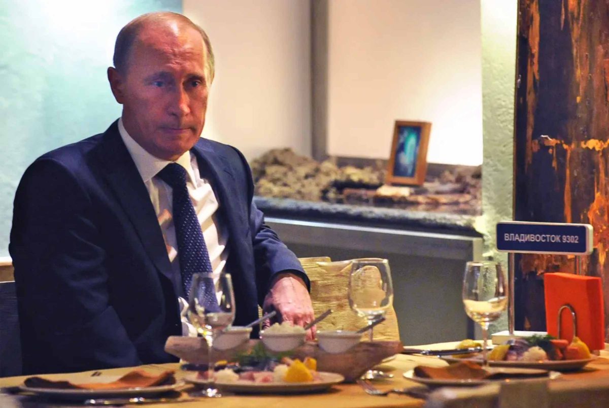 Vladimir Putin se teme să nu fie otrăvit și a înlocuit întreg personalul de la Kremlin