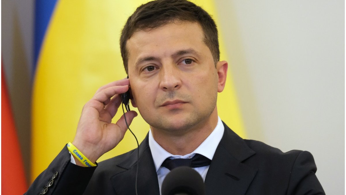 Gluma făcută de președintele Volodimir Zelenski în timpul unui interviu. Toată lumea a început să râdă
