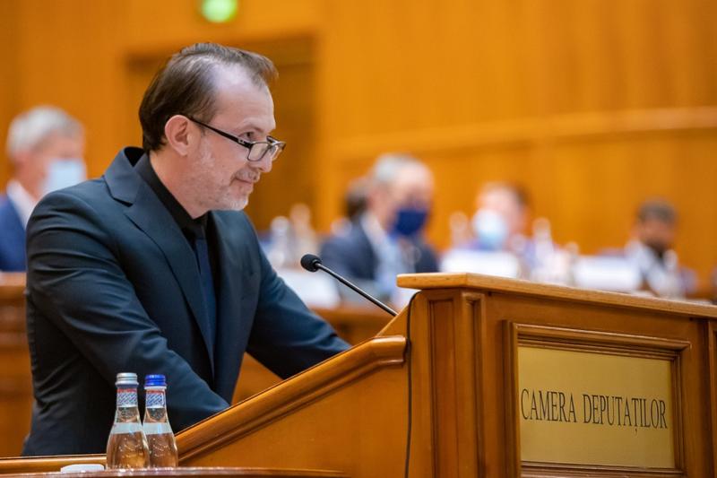Înainte de discursul preşedintelui Volodimir Zelenski, Florin Cîțu a făcut o gafă în Parlament