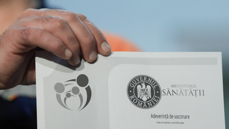Doi medici de familie au fost reţinuţi pentru vaccinarea fictivă