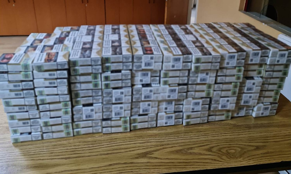 Ţigări de contrabandă, ascunse în podeaua unui autocar, descoperite la Vama Sculeni – FOTO, VIDEO
