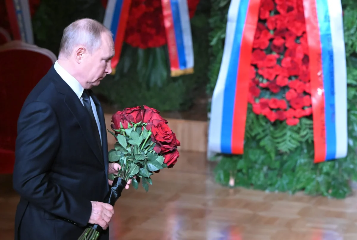 Vladimir Putin a ieşit din buncăr. A fost prezent la funeraliile lui Vladimir Jirinovski