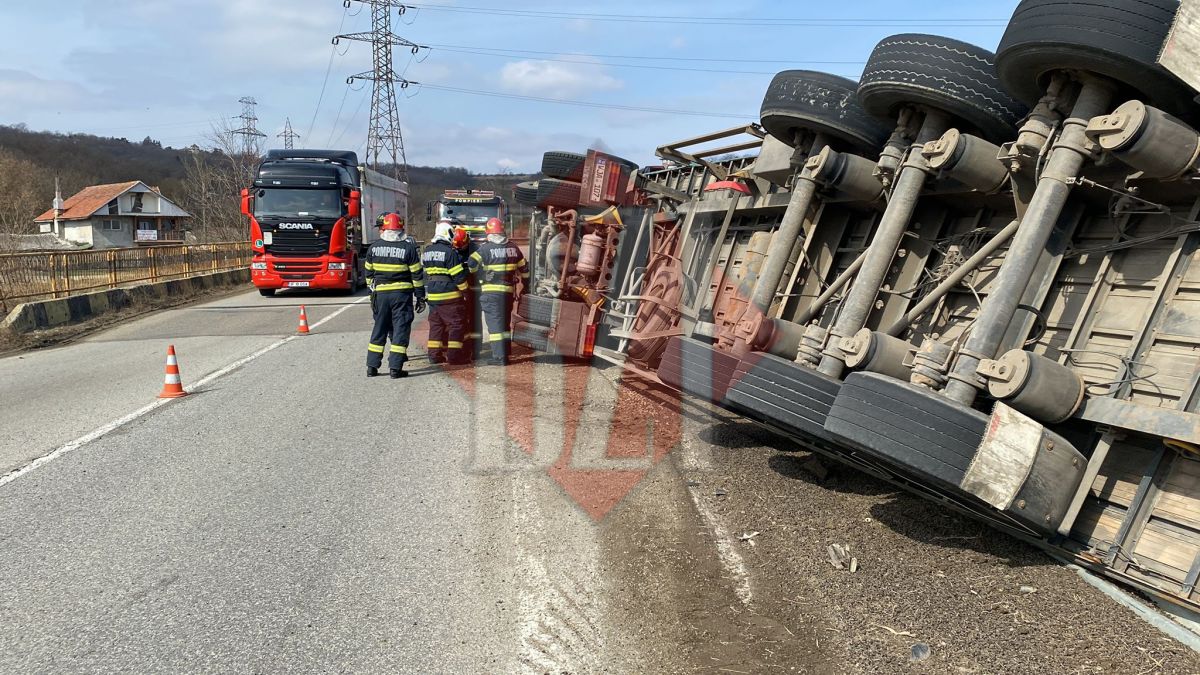 Un tir s-a răsturnat pe Bulevardul C. A. Rosetti – EXCLUSIV, FOTO