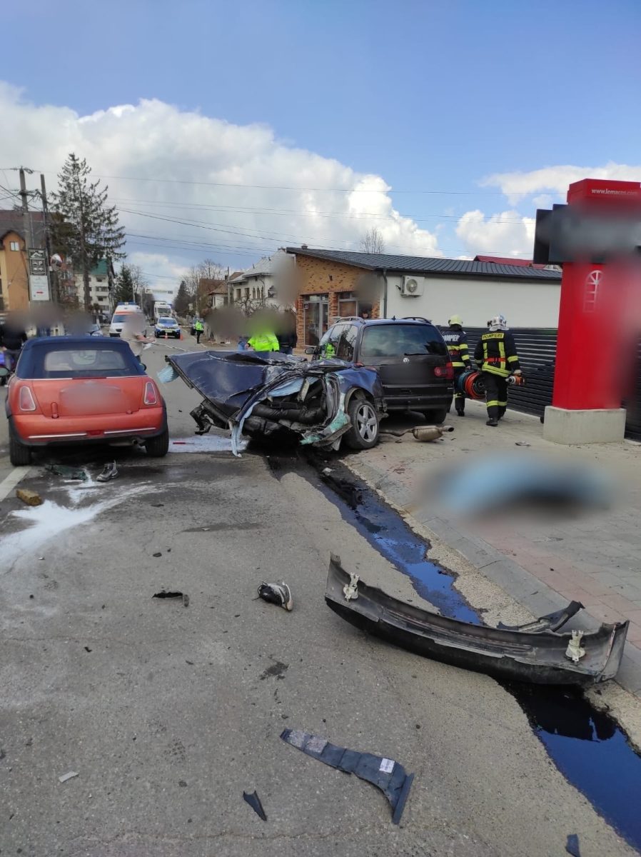 Accident rutier în municipiul Rădăuți. Două autoturisme au fost implicate în coliziune