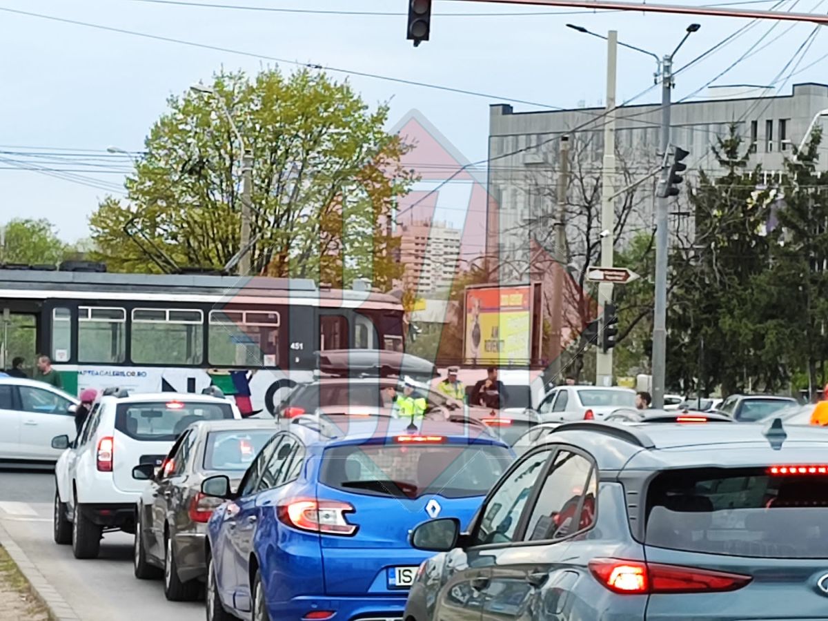 Accident rutier în cartierul Tudor. Două autoturisme au intrat în coliziune – EXCLUSIV