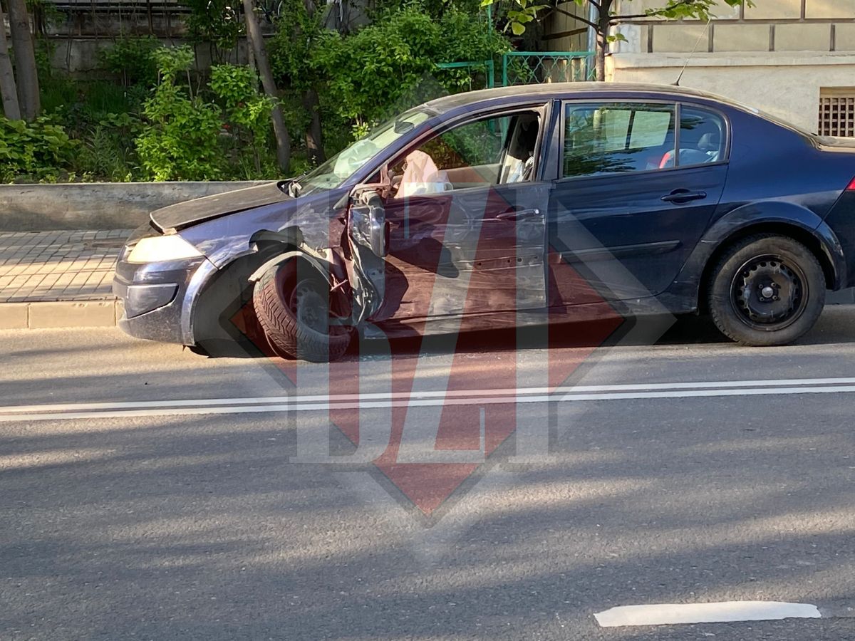 Accident rutier în Păcurari, municipiul Iași. Trei autoturisme au intrat în coliziune – EXCLUSIV, FOTO