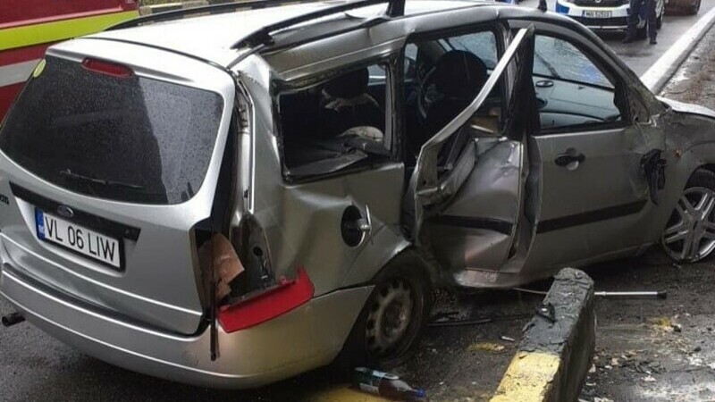 Accident cu cinci victime în Călimănești. Traficul a fost blocat pe un sens