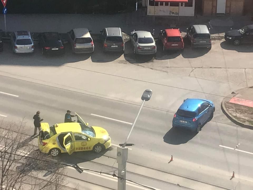 Accident rutier în CUG. Două mașini au intrat în coliziune – EXCLUSIV, FOTO