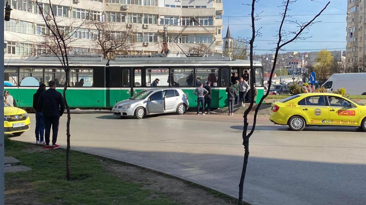 Accident rutier în zona Zimbru. Un autoturism și un tramvai au fost implicate – EXCLUSIV