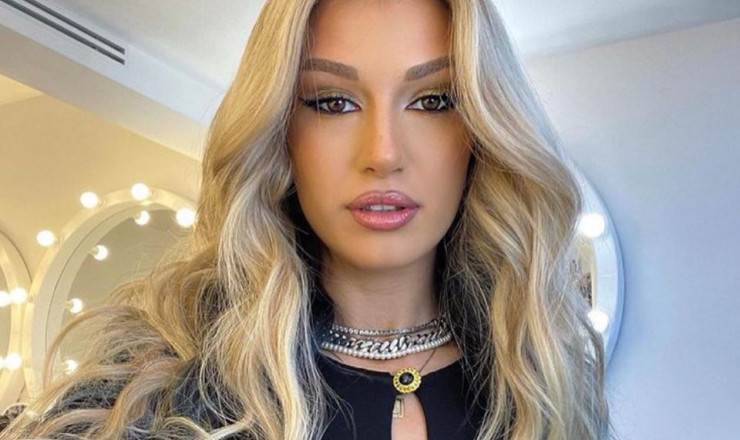Alina Eremia pozează goală pe rețelele de socializare. Ce spune frumoasa artistă despre aparițiile îndrăznețe