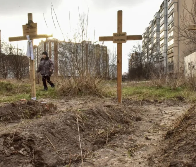 O a treia groapă comună a fost găsită în apropiere de Mariupol