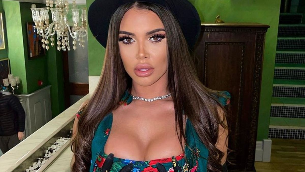 Andra Voloș aproape nud pe rețelele de socializare! Câte operații are fosta concurentă de la „Puterea Dragostei”?