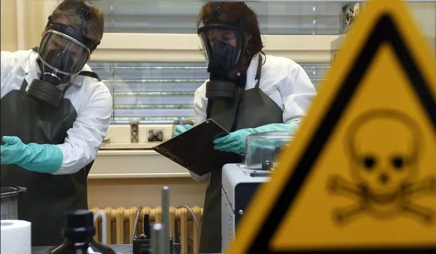 Rusia acuză Germania că a coordonat dezvoltarea de arme biologice în laboratoarele din Ucraina