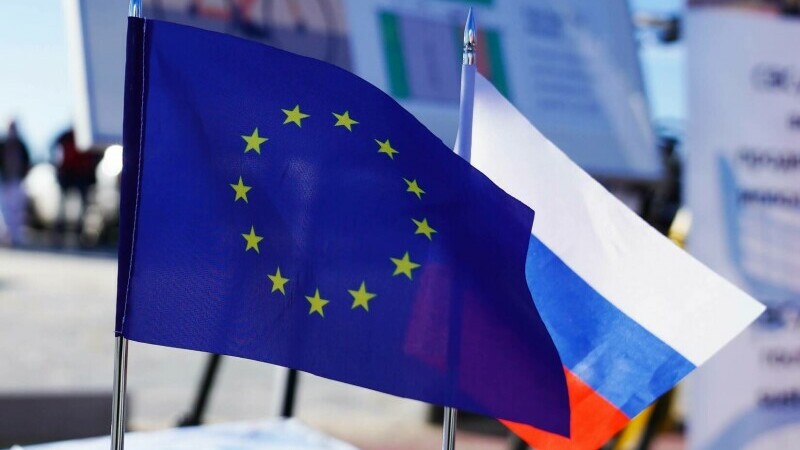 băncile intră în vizorul Uniunii Europene, steagul  Rusiei si Uniunii Europene