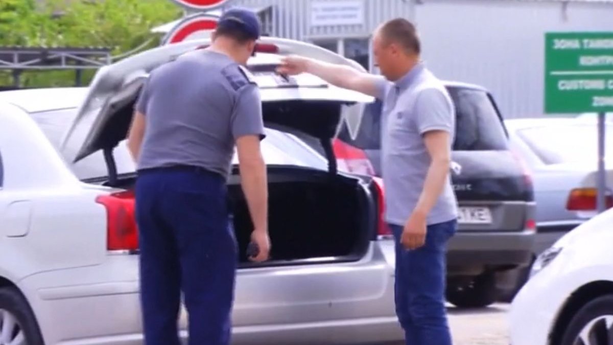 Stare de alertă teroristă în Tiraspol. Ar fi avut loc împușcături la un depozit de muniții
