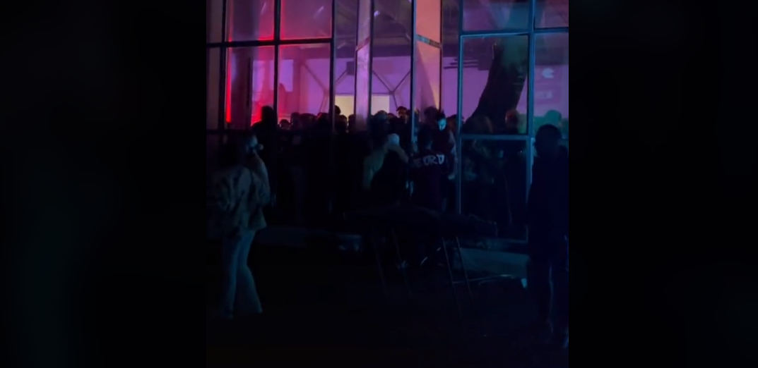 Concert în București. Zeci de tineri, striviți în îmbulzeală: „Era să murim!” – FOTO, VIDEO