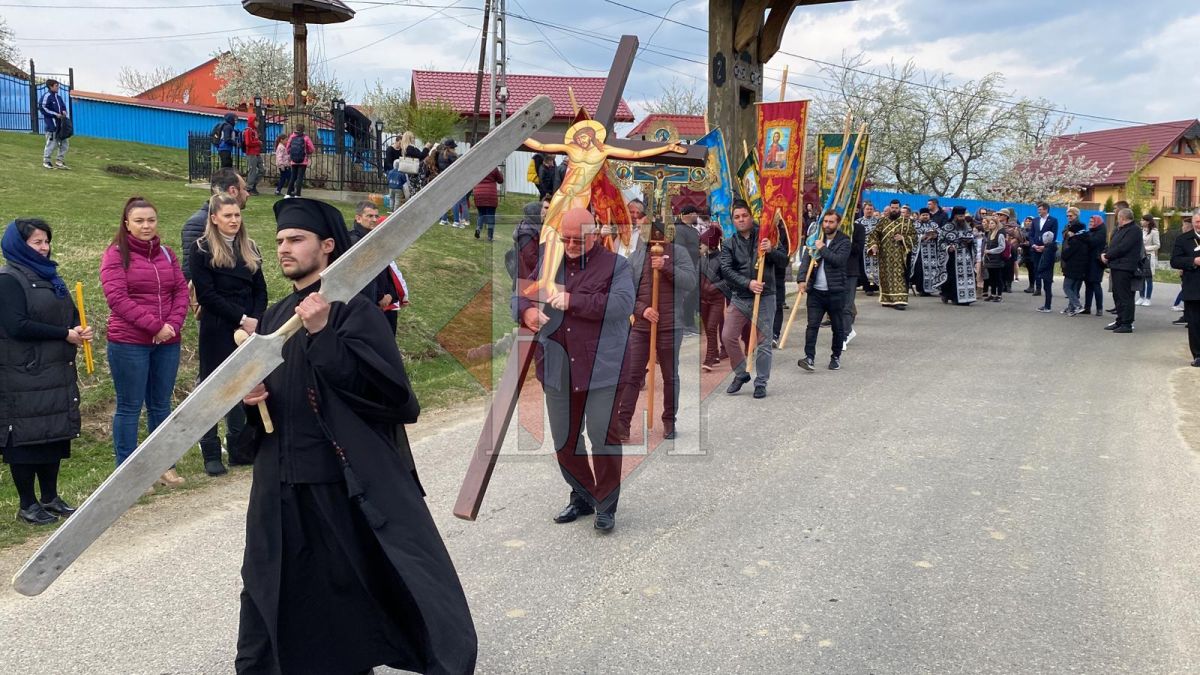 Reconstituirea „Drumului Crucii”, la Mănăstirea Hadambu din judeţul Iaşi – GALERIE FOTO, VIDEO