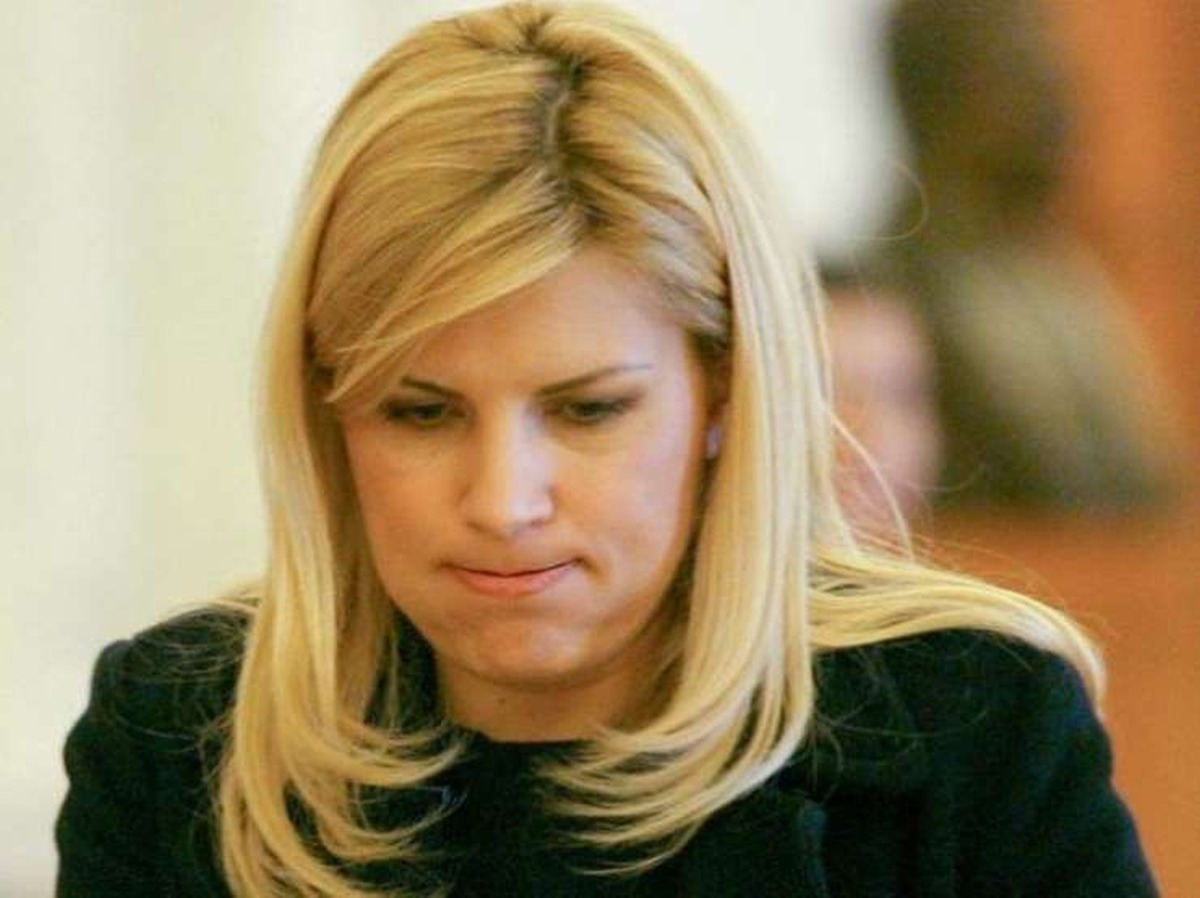 Elena Udrea vorbește zilnic cu fiica ei, la telefon, din Bulgaria