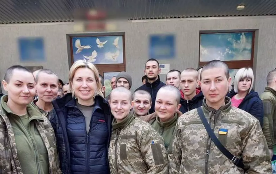 Femeile din armata ucraineană luate prizoniere, rase în cap de ruși: „În semn de umilință, aroganță și dispreț”