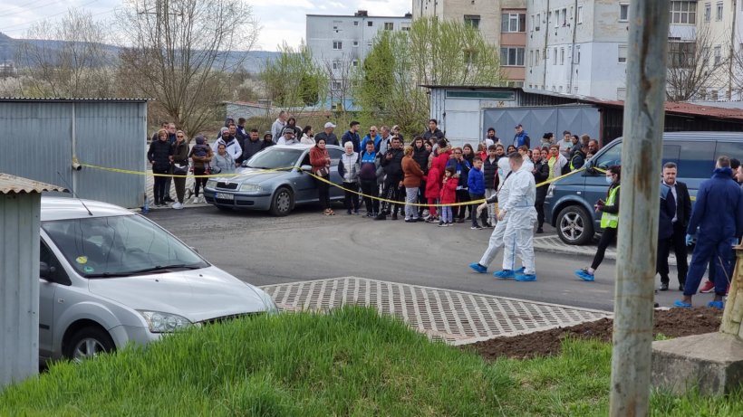 O femeie din Mediaș, județul Sibiu, a fost înjunghiată mortal pe stradă pentru un lănțișor