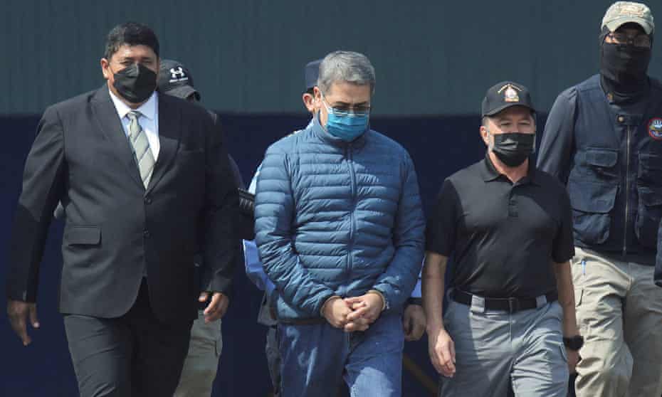 Fostul președinte din Honduras a fost extrădat în SUA. Juan Orlando Hernandez este acuzat de traficarea a 500 tone de cocaină