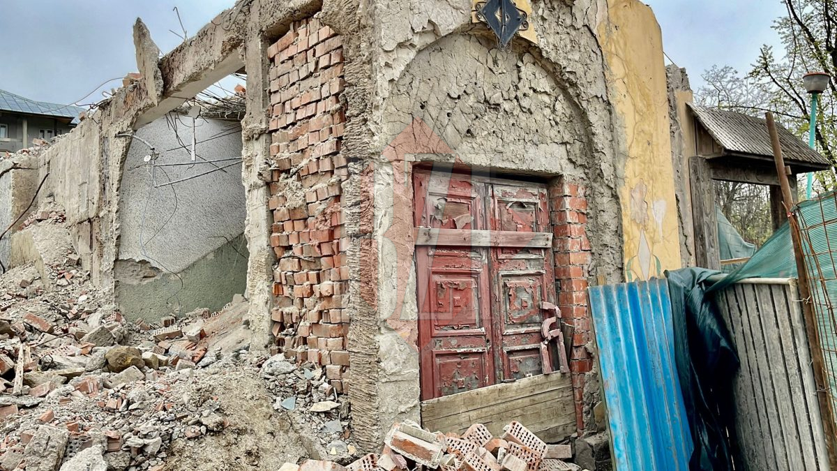 Celebrul Han ”Trei Sarmale” din Iași a fost demolat ilegal! Proprietarul riscă o amendă de nimic- GALERIE FOTO