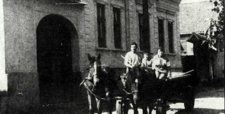 Impresiile de vacanță ale unor turişti americani în România din 1989: Oamenii așteaptă cu încăpăţânare la cozi