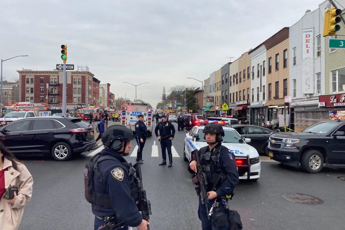 Mai multe persoane împușcate în stația de metrou din Brooklyn, New York