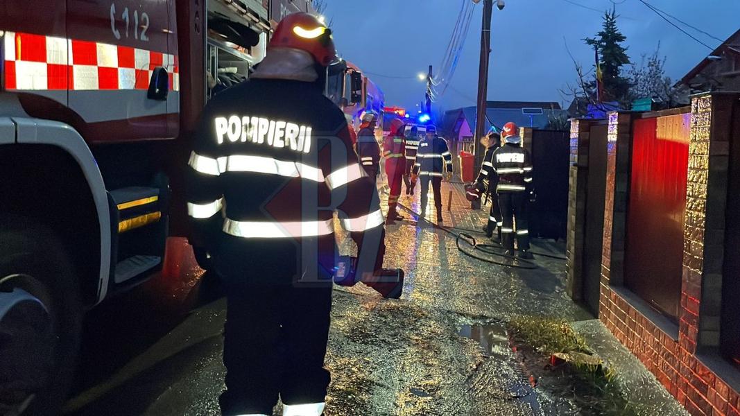 Incendiu de casă în localitatea Valea Adâncă, județul Iași. Pompierii au intervenit la fața locului – EXCLUSIV, FOTO, UPDATE