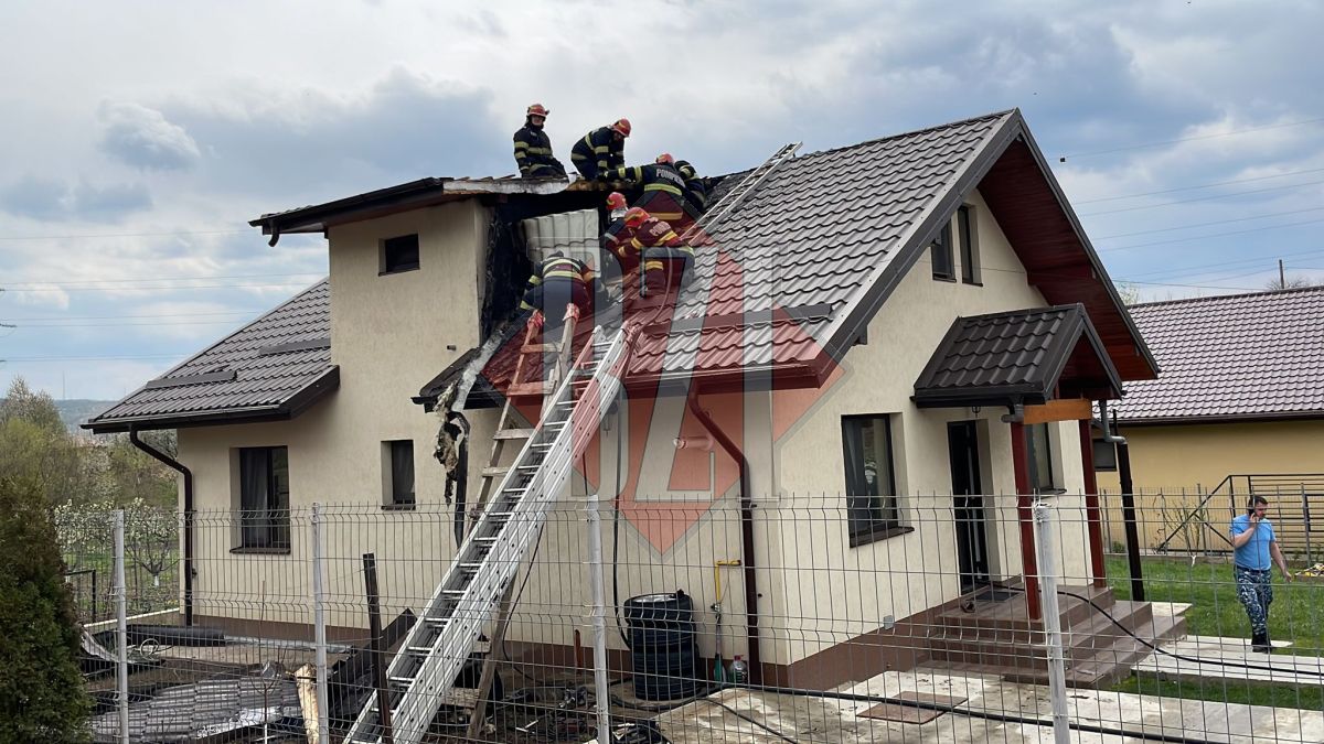 Incendiu la o casă din comuna Holboca. Pompierii s-au deplasat la faţa locului – EXCLUSIV, FOTO