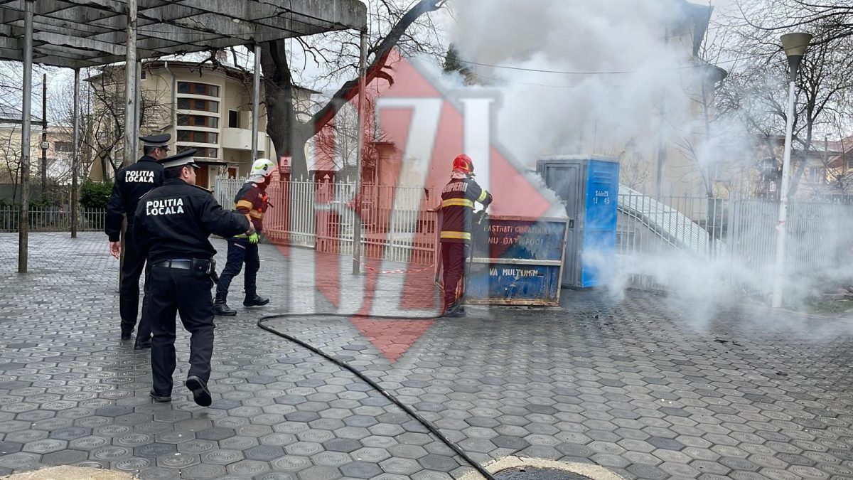 Un tomberon de gunoi a luat foc în față la Cinema Victoria. Pompierii au intervenit de urgență – EXCLUSIV, GALERIE FOTO, VIDEO, UPDATE