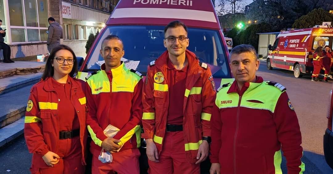 O femeie din Constanţa a născut în ambulanţa SMURD, iar apoi, dusă la spital, a mai născut o dată. Era însărcinată cu gemeni şi nu ştia acest lucru