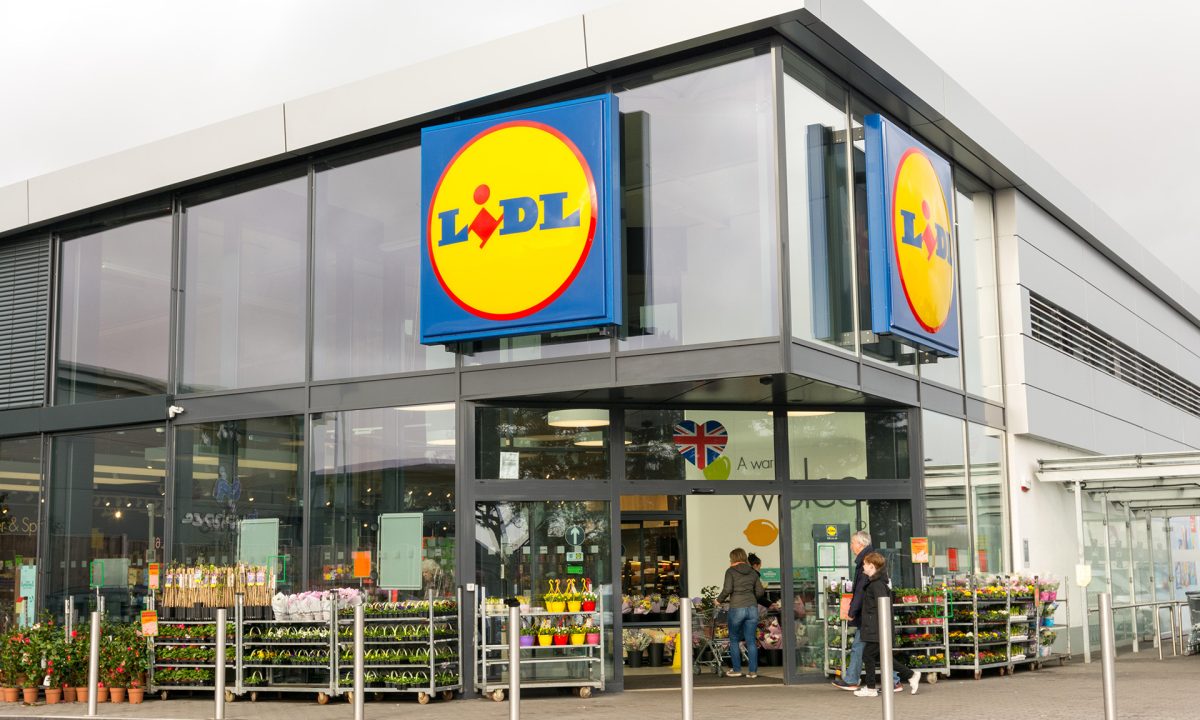 Un ieşean transmite că Lidl practică reduceri false: „În Germania cu 50 euro, în România cu 110 euro”