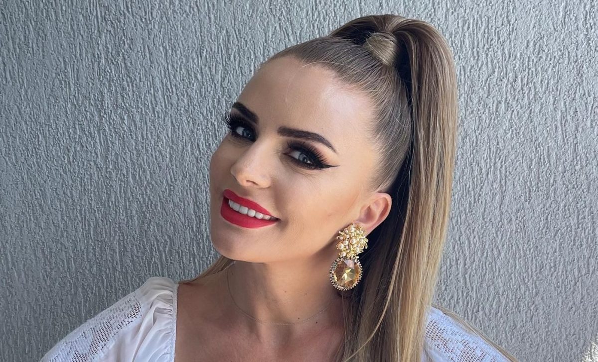 Marcela Fota, apariție surprinzătoare pe Facebook. Frumoasa artistă s-a afișat alături de un bărbat misterios