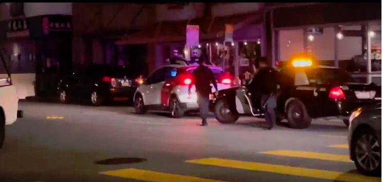 Videoclip viral în America: O mașină fără șofer este oprită de un poliţist din San Francisco