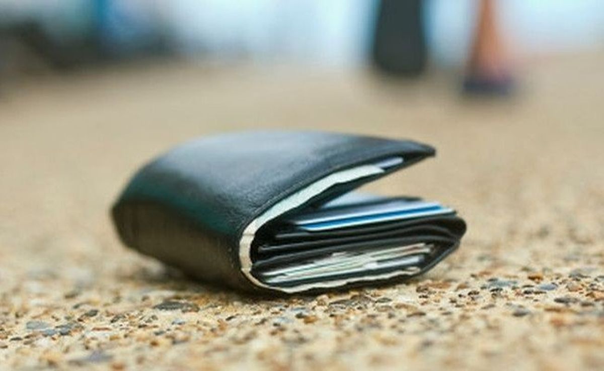 Gestul de milioane al unei bătrâne de 81 de ani. A găsit un portofel plin cu bani, dar a decis să-l predea autorităților
