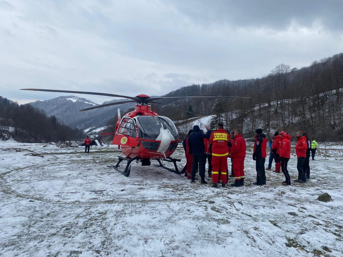 Zece refugiați din Ucraina, căutați cu elicopterul în Maramureș, după ce s-au pierdut pe munte – FOTO