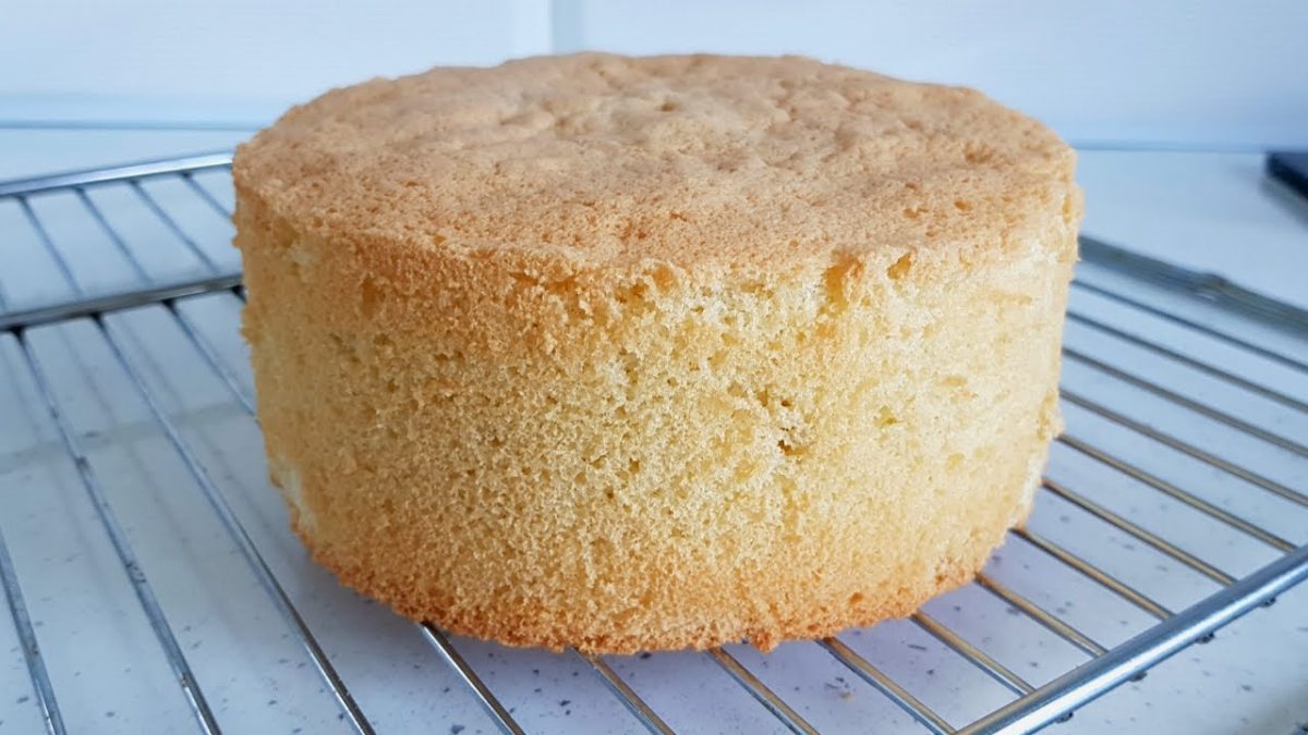 Rețetă blat de tort pufos în 3 minute. Secretele bunicii pentru un desert reușit